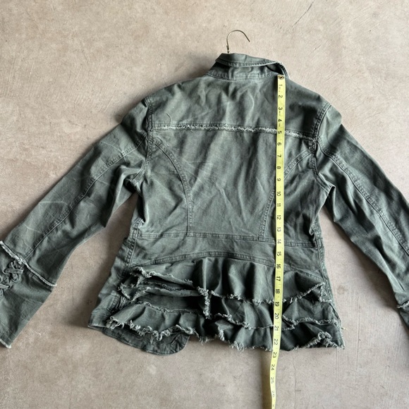 Free People Women’s Army Green Ruffles Fitted Cargo Snap Jacket Distressed Small - Picture 6 of 6